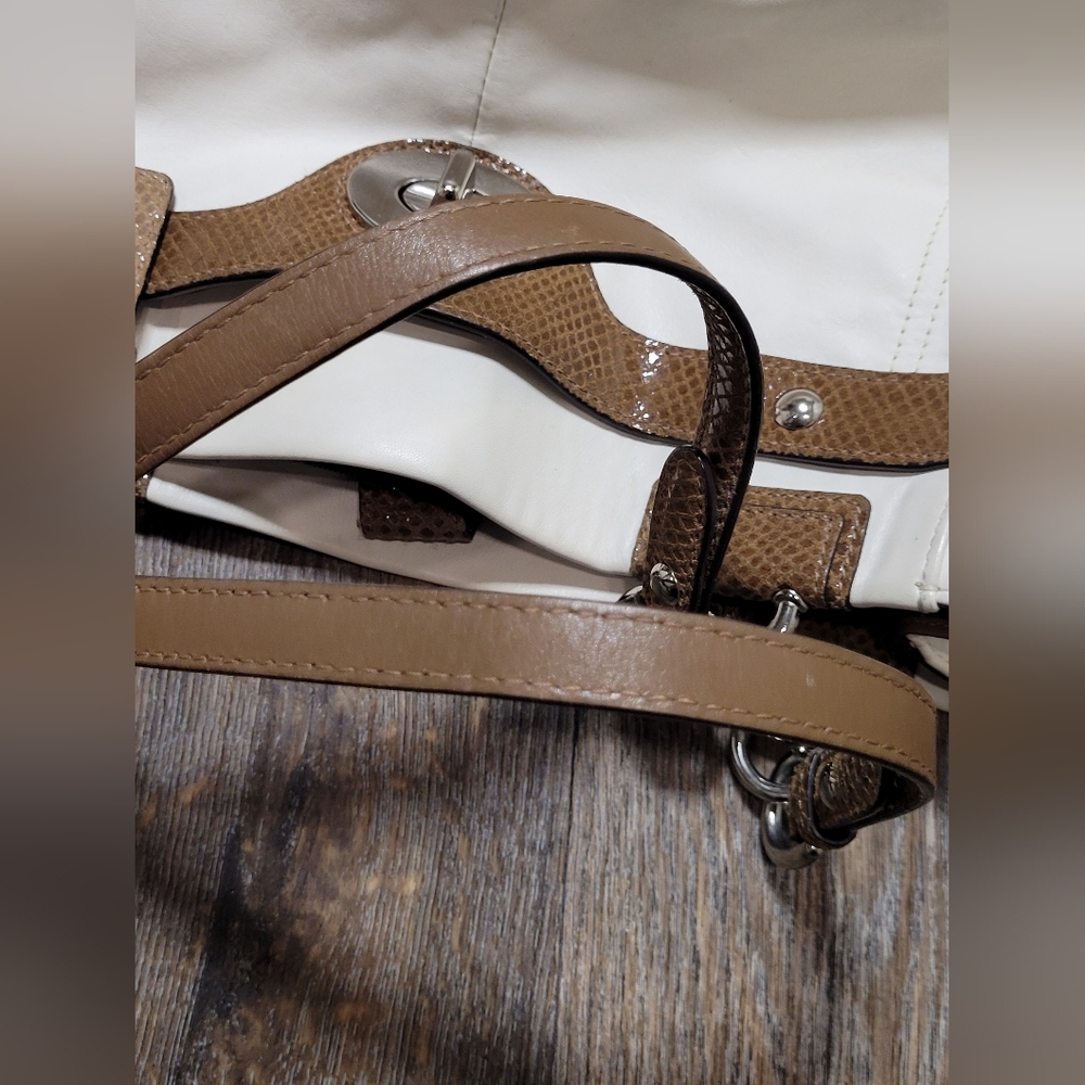 Coach White and Brown Leather Shoulder Bag - Picture 5 of 13
